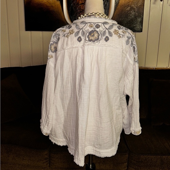 Johnny Was ~ Small ~ White W/Silver & Gray Floral Embroidery Triple Tassel Top - Picture 11 of 16